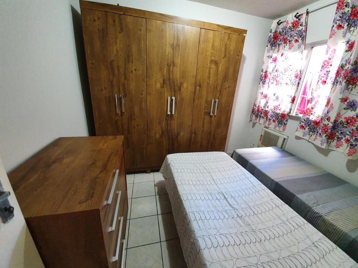 Apto Com Dois Quartos No Bairro De Jardim Camburi *