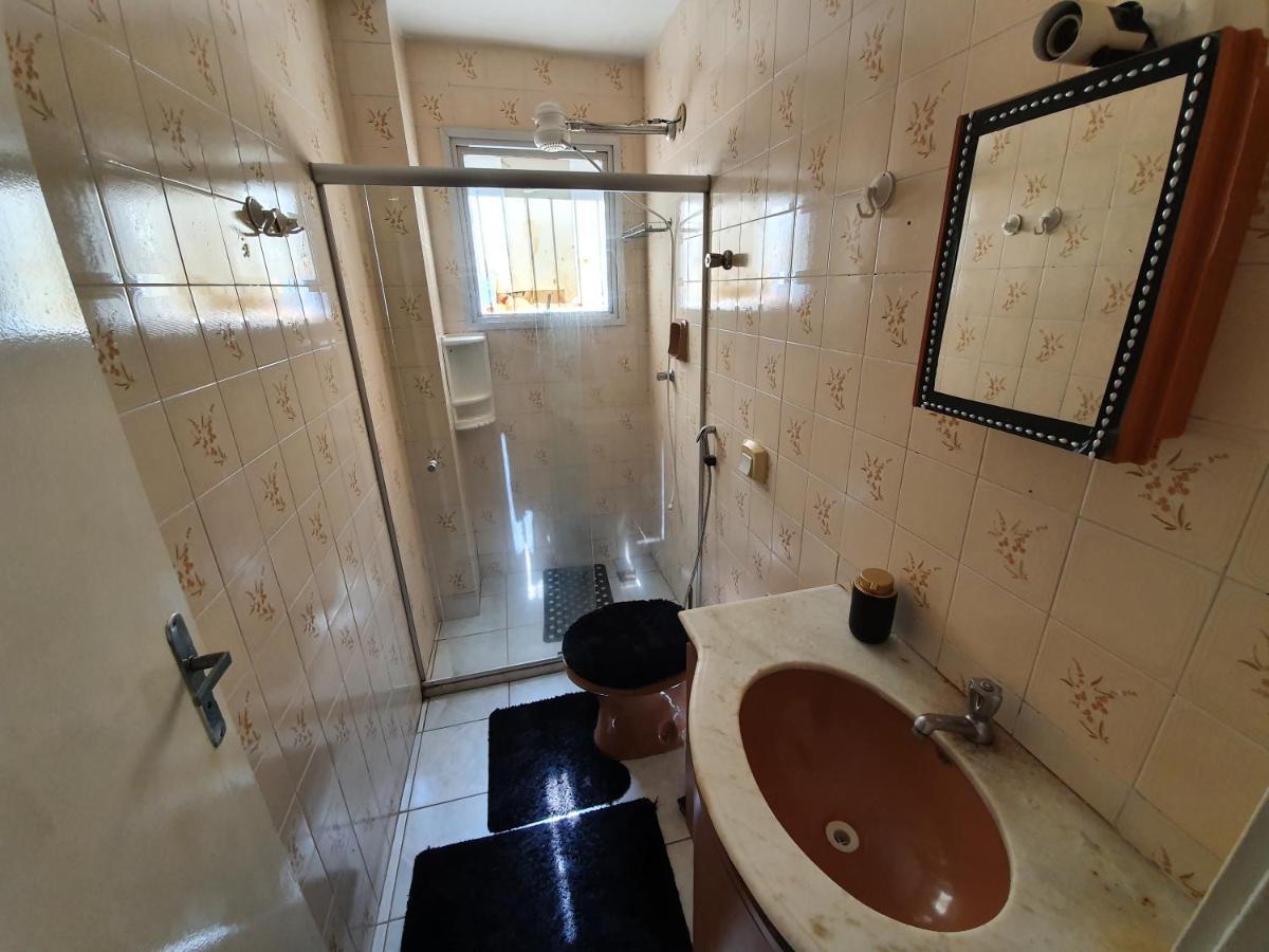Apto Com Dois Quartos No Bairro De Jardim Camburi